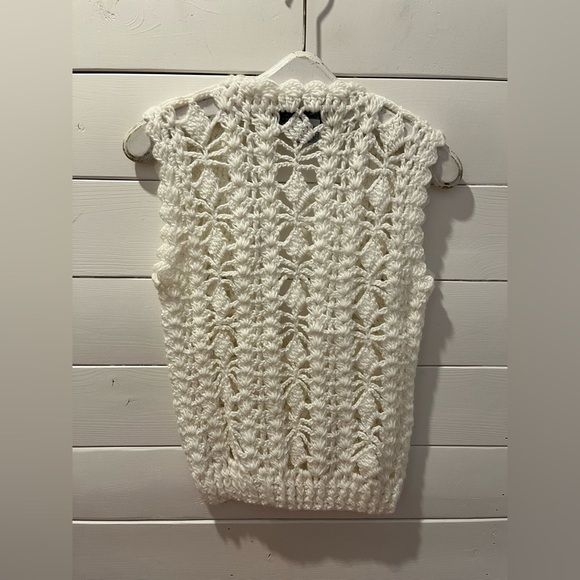 📍🤍CLOTHES TO YOU – White Crochet Knit Vest – Size M - Picture 7 of 8